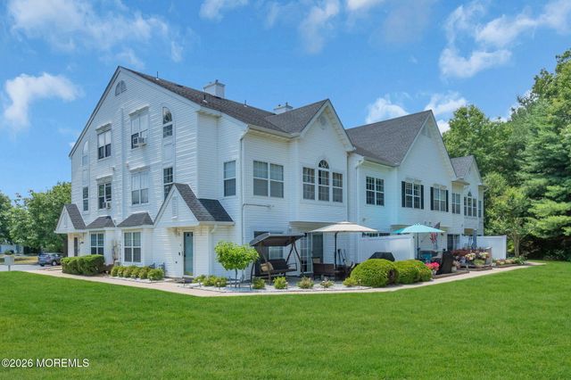 11 Phoenix Court, Tinton Falls, NJ 07712