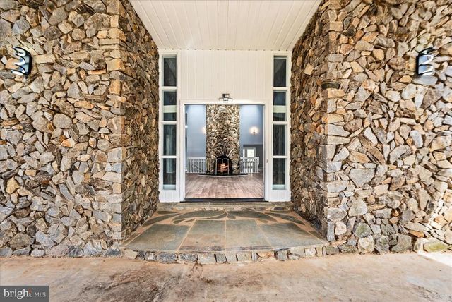 7621 RIVER RD, Fredericksburg, VA 22407