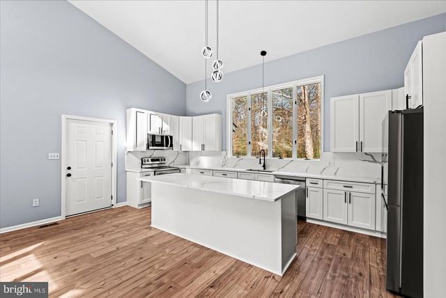 7621 RIVER RD, Fredericksburg, VA 22407