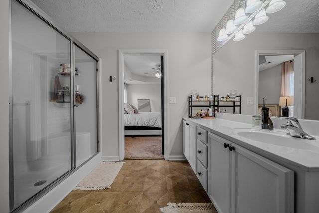 1008 Glenda Dr, Murfreesboro, TN 37128