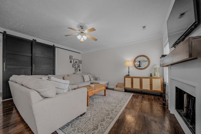 1008 Glenda Dr, Murfreesboro, TN 37128