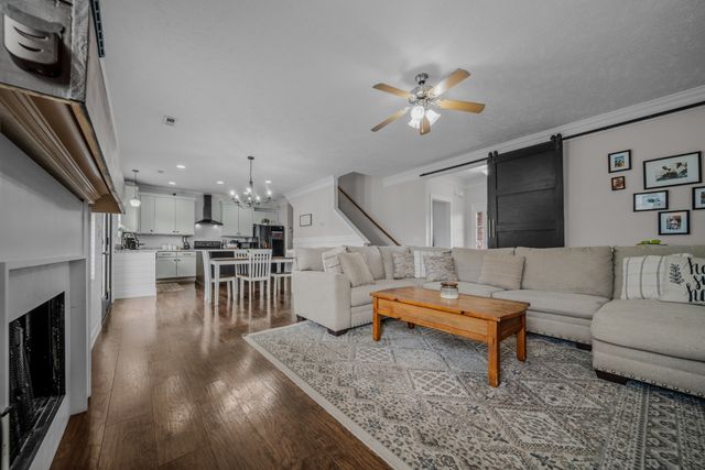 1008 Glenda Dr, Murfreesboro, TN 37128