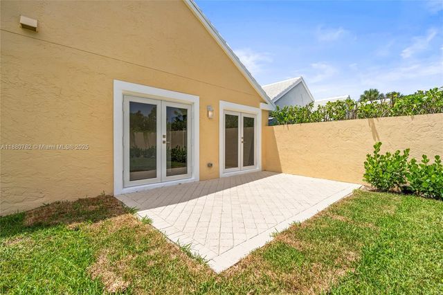9041 Baybury Ln, West Palm Beach, FL 33411