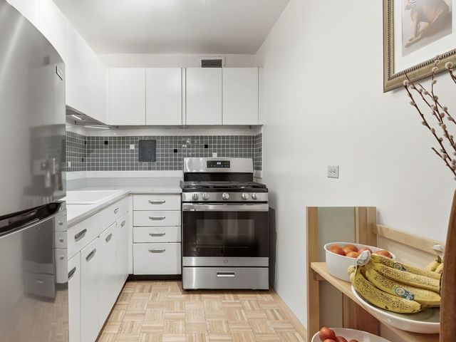 1400 E 55th Place 908S, Chicago, IL 60615