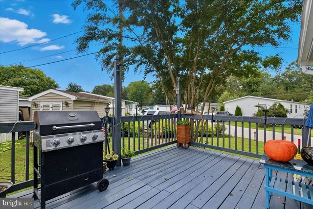 76 PATUXENT MOBILE EST, Lothian, MD 20711