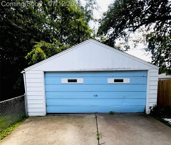 2406 Gold Avenue, Flint, MI 48503