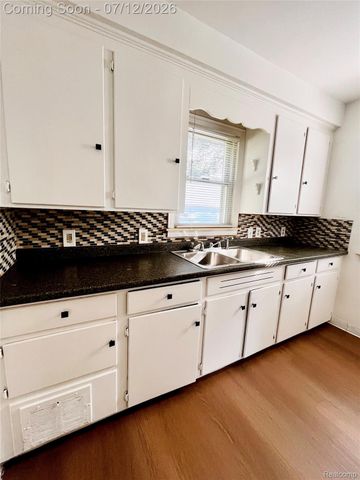 2406 Gold Avenue, Flint, MI 48503