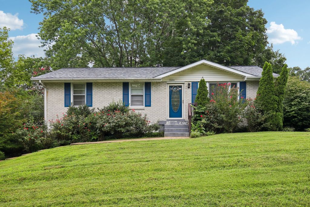 1008 Mayes Dr, Greenbrier, TN 37073