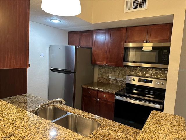 5112 CONROY ROAD 324, Orlando, FL 32811