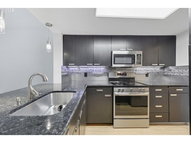 6685 W BURNSIDE St 310, Portland, OR 97210