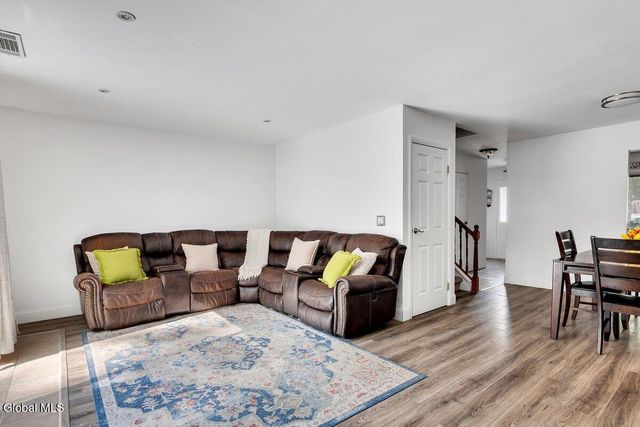 95 Ridgewood Terrace, Albany, NY 12203