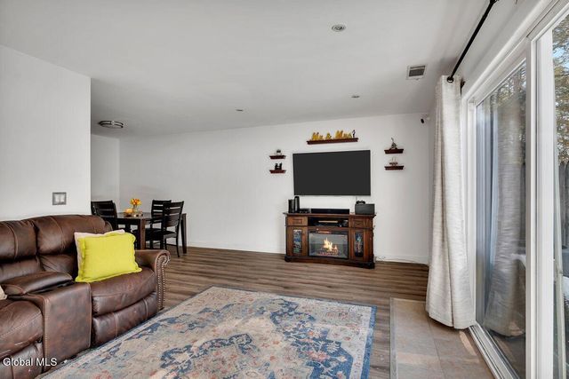 95 Ridgewood Terrace, Albany, NY 12203