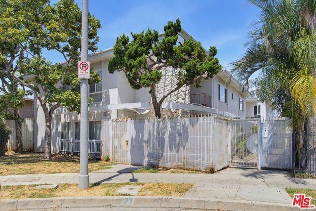 4137 Palmwood Drive, Los Angeles, CA 90008