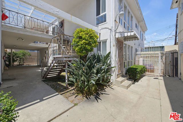4137 Palmwood Drive, Los Angeles, CA 90008
