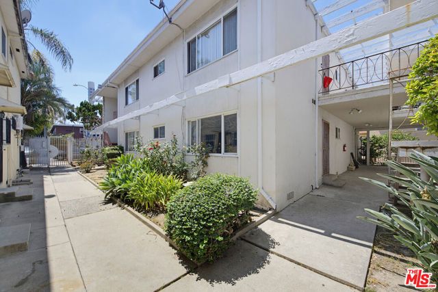 4137 Palmwood Drive, Los Angeles, CA 90008