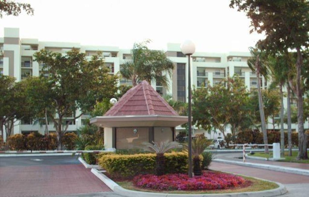 7050 NW 44th St 506, Lauderhill, FL 33319