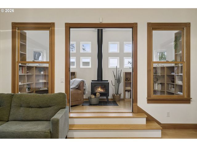 4217 Sw VIEW POINT Ter, Portland, OR 97239