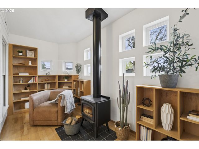 4217 Sw VIEW POINT Ter, Portland, OR 97239