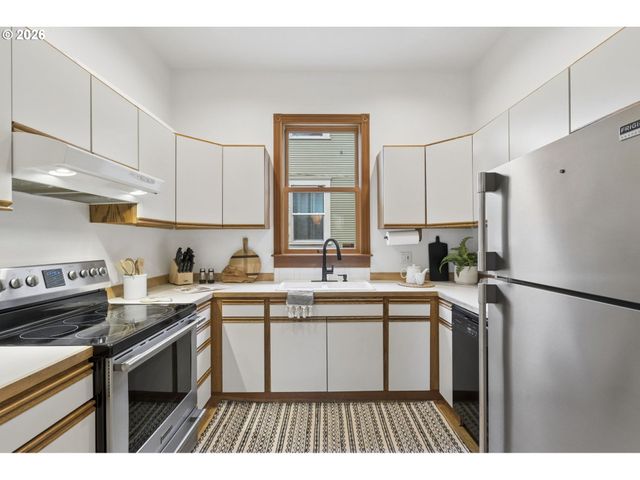 4217 Sw VIEW POINT Ter, Portland, OR 97239