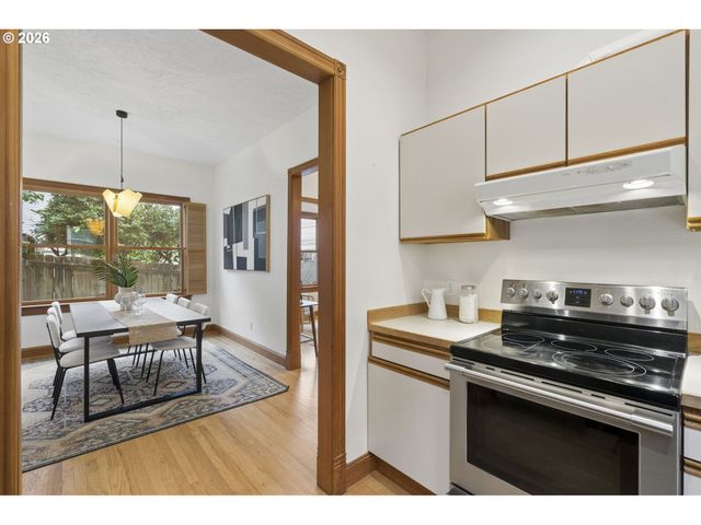 4217 Sw VIEW POINT Ter, Portland, OR 97239