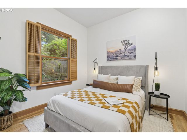 4217 Sw VIEW POINT Ter, Portland, OR 97239