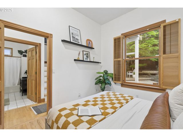 4217 Sw VIEW POINT Ter, Portland, OR 97239