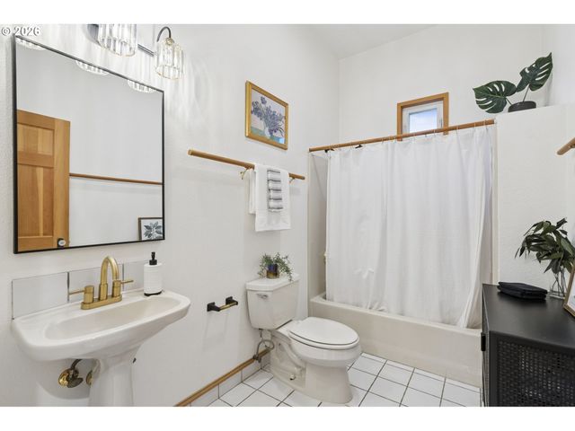 4217 Sw VIEW POINT Ter, Portland, OR 97239