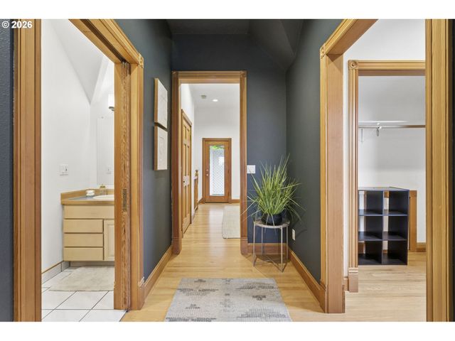 4217 Sw VIEW POINT Ter, Portland, OR 97239