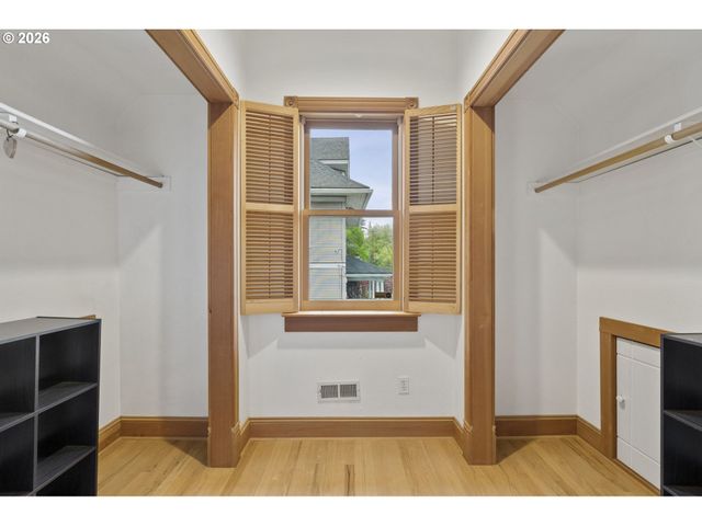 4217 Sw VIEW POINT Ter, Portland, OR 97239