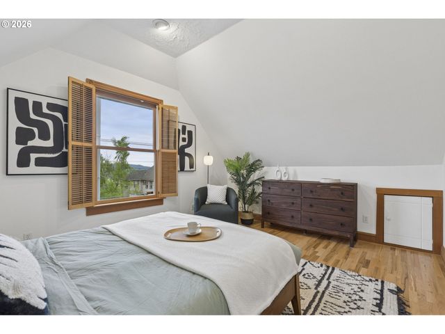 4217 Sw VIEW POINT Ter, Portland, OR 97239