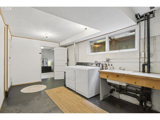 4217 Sw VIEW POINT Ter, Portland, OR 97239