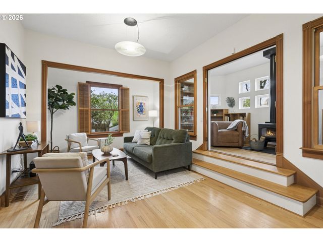 4217 Sw VIEW POINT Ter, Portland, OR 97239