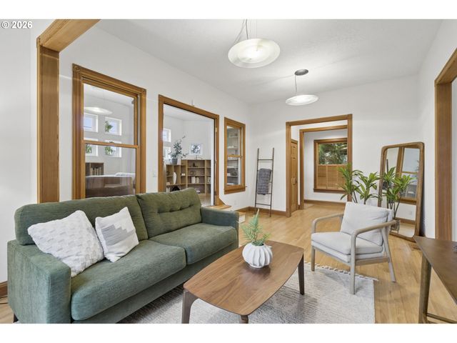 4217 Sw VIEW POINT Ter, Portland, OR 97239