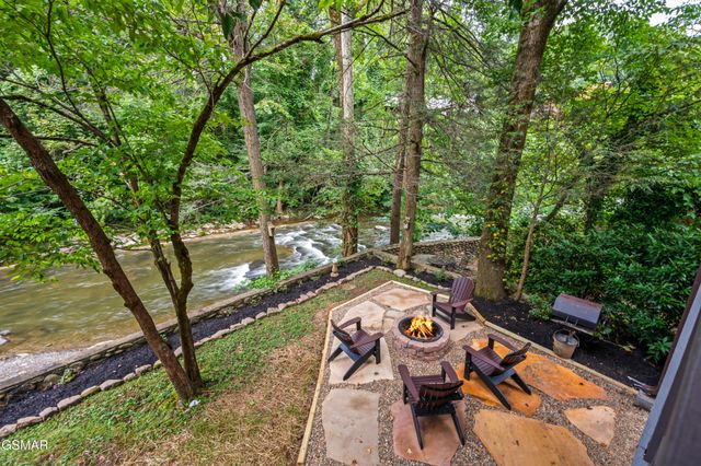 510 Hemlock Street, Gatlinburg, TN 37738