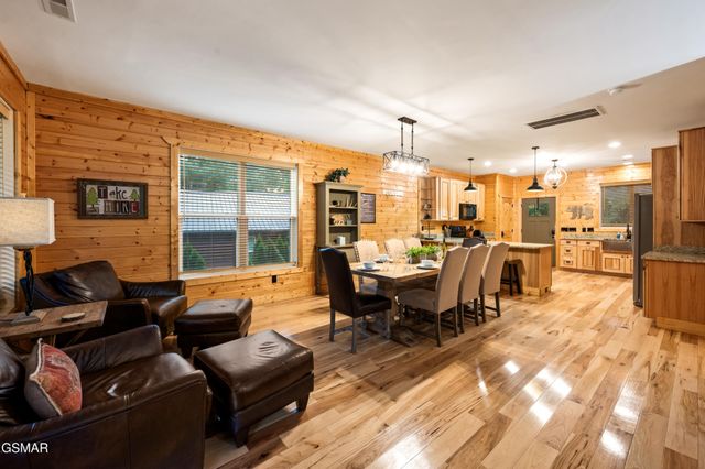 510 Hemlock Street, Gatlinburg, TN 37738