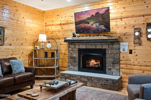 510 Hemlock Street, Gatlinburg, TN 37738
