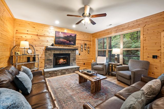 510 Hemlock Street, Gatlinburg, TN 37738