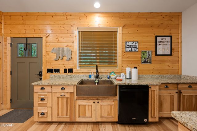 510 Hemlock Street, Gatlinburg, TN 37738
