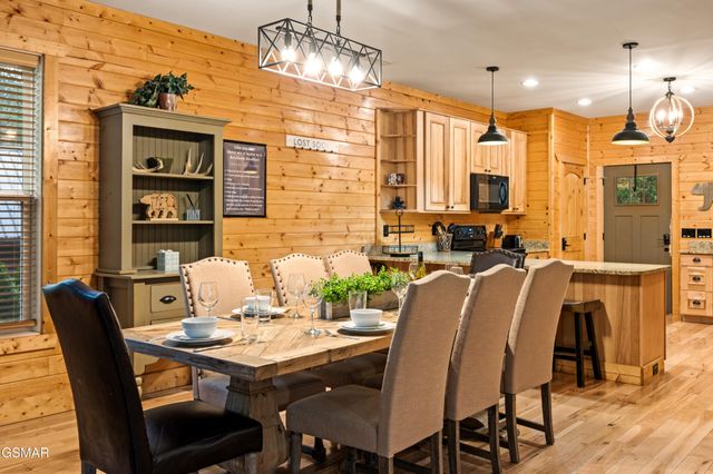 510 Hemlock Street, Gatlinburg, TN 37738