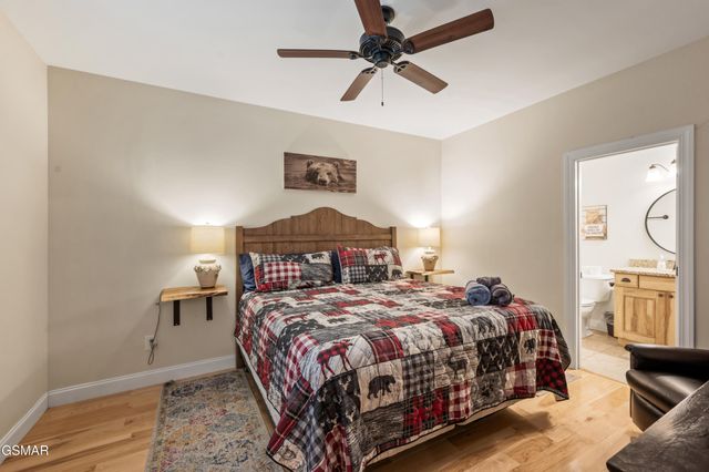 510 Hemlock Street, Gatlinburg, TN 37738