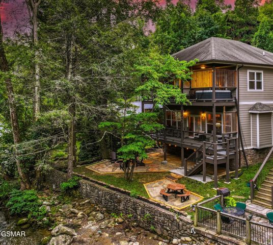 510 Hemlock Street, Gatlinburg, TN 37738