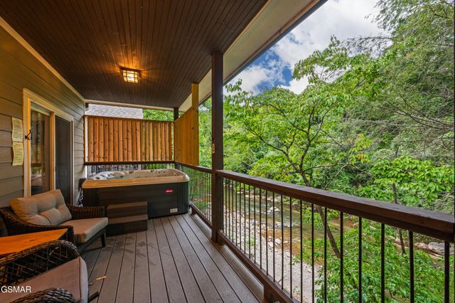 510 Hemlock Street, Gatlinburg, TN 37738