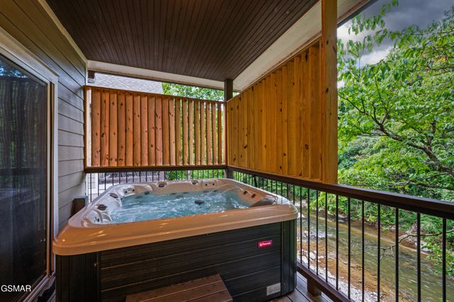 510 Hemlock Street, Gatlinburg, TN 37738
