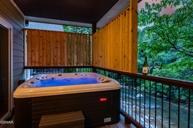 510 Hemlock Street, Gatlinburg, TN 37738