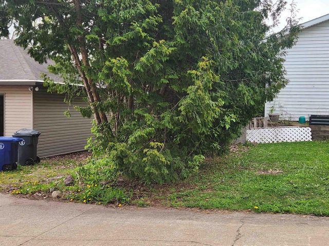 523 W MAIN STREET, Little Chute, WI 54140