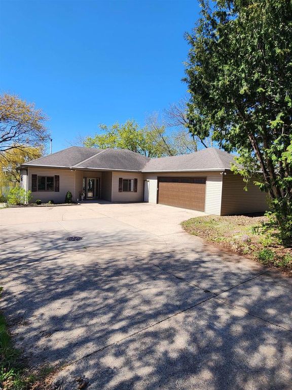 523 W MAIN STREET, Little Chute, WI 54140