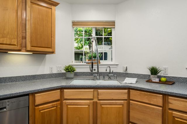 12160 Mccourtney Rd, Grass Valley, CA 95949