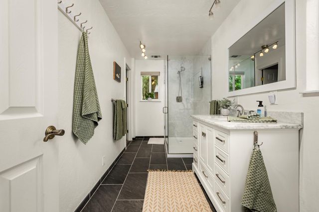 12160 Mccourtney Rd, Grass Valley, CA 95949