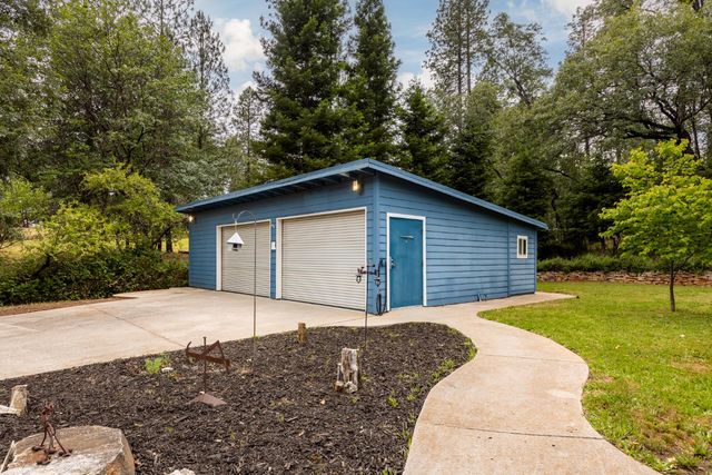 12160 Mccourtney Rd, Grass Valley, CA 95949