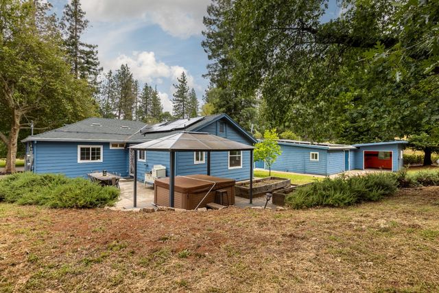 12160 Mccourtney Rd, Grass Valley, CA 95949